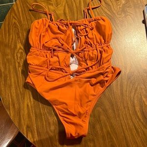 3/$20 🦋 NWOT One Piece Bathing Suit with Front Cut Outs | Size: XL